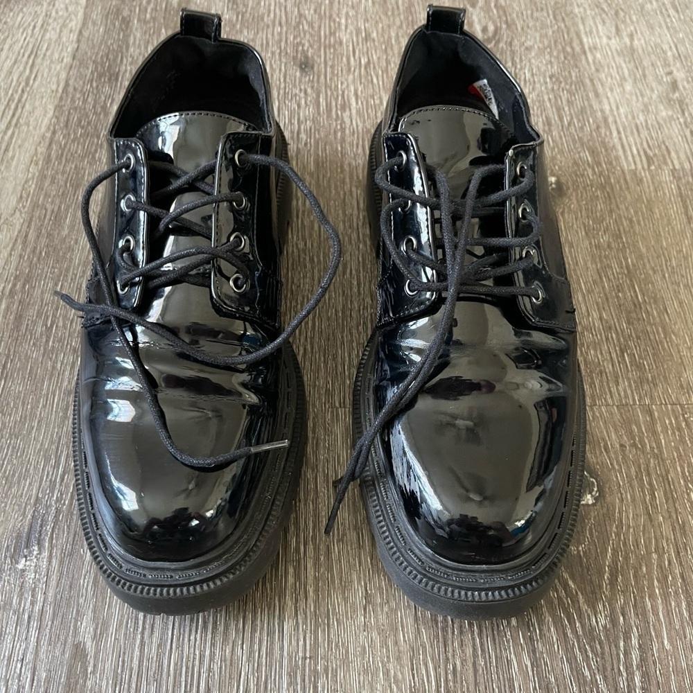 Aldo Shiny Black Lace-Up Shoes - Picture 2 of 5